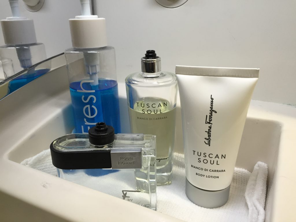 Singapore Suites Class Toiletries