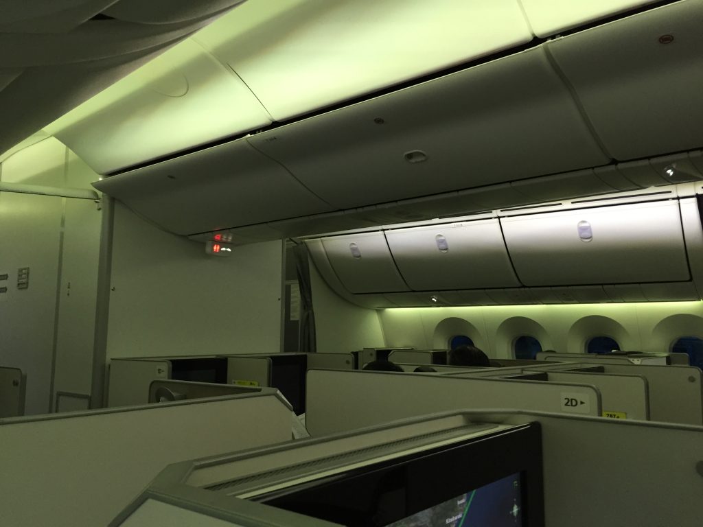 JL004 business class section